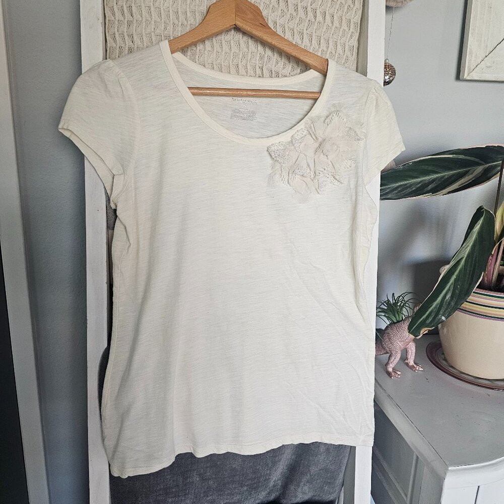 Merona White Lightweight Tee | Size M | Tulle & Cotton Flower Detail